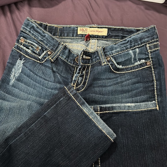 BKE Mya Skinny 26 x 33 1/2. Barely worn. Slightly used on ankle hem. (See photo) - Picture 3 of 3